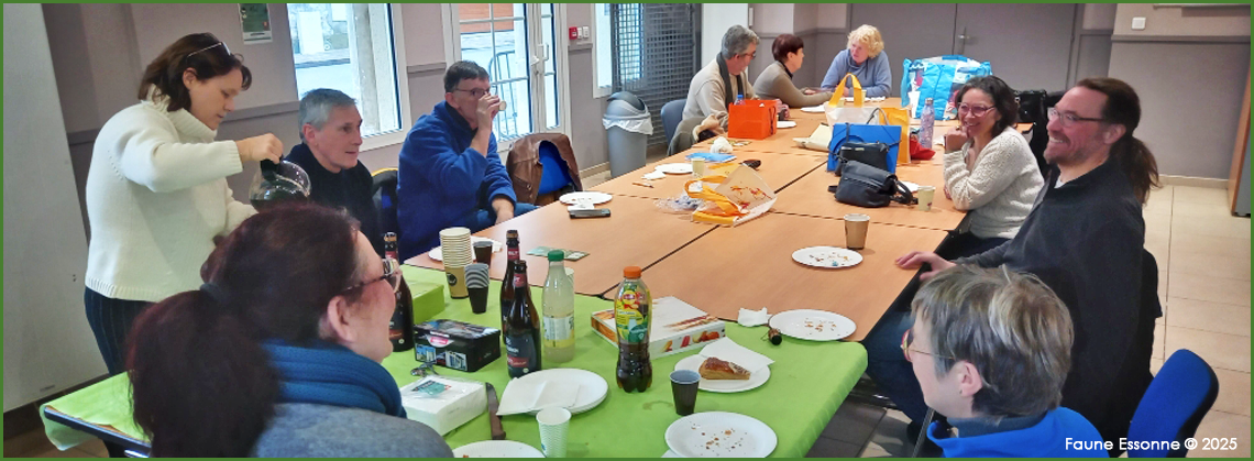 Photo représentant les invités de Faune Essonne qui partage la galette
